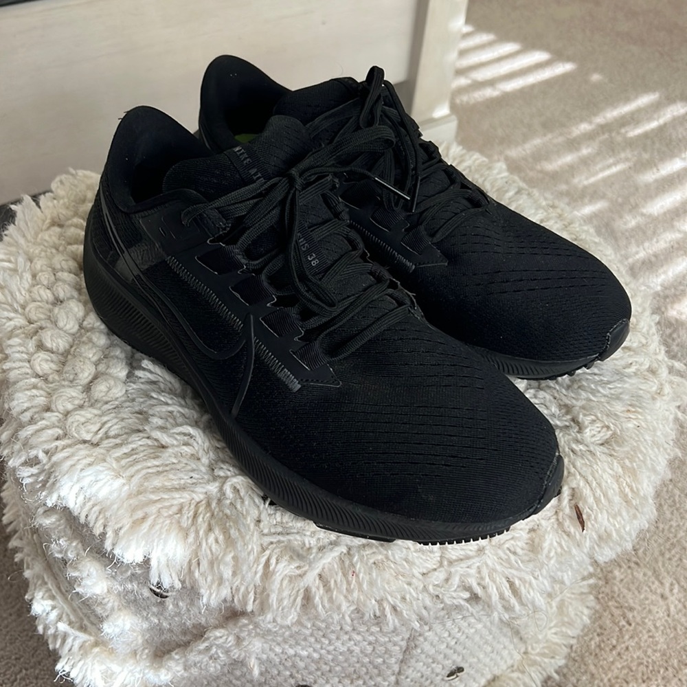 Mens Nike Air Pegasus 38 black. Great Condition size 10.5
